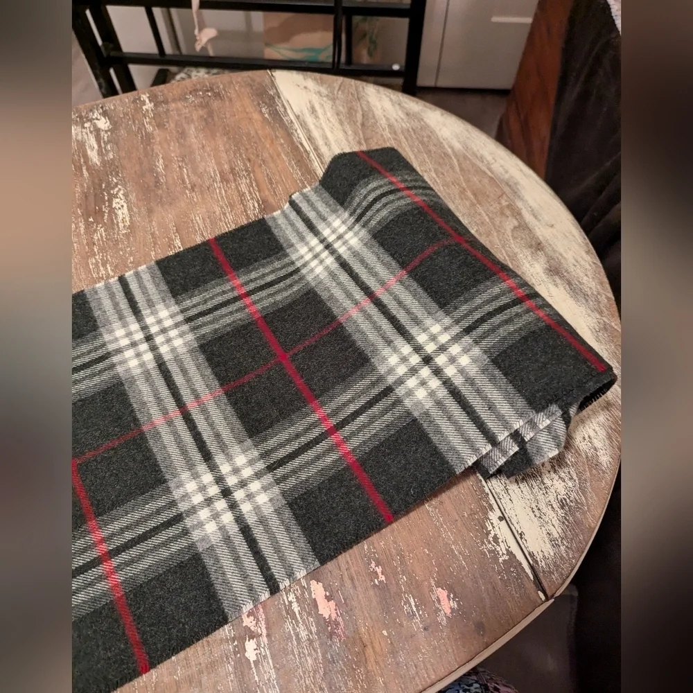 Frass Black and‎ gray red striping 100% acrylic soft scarf